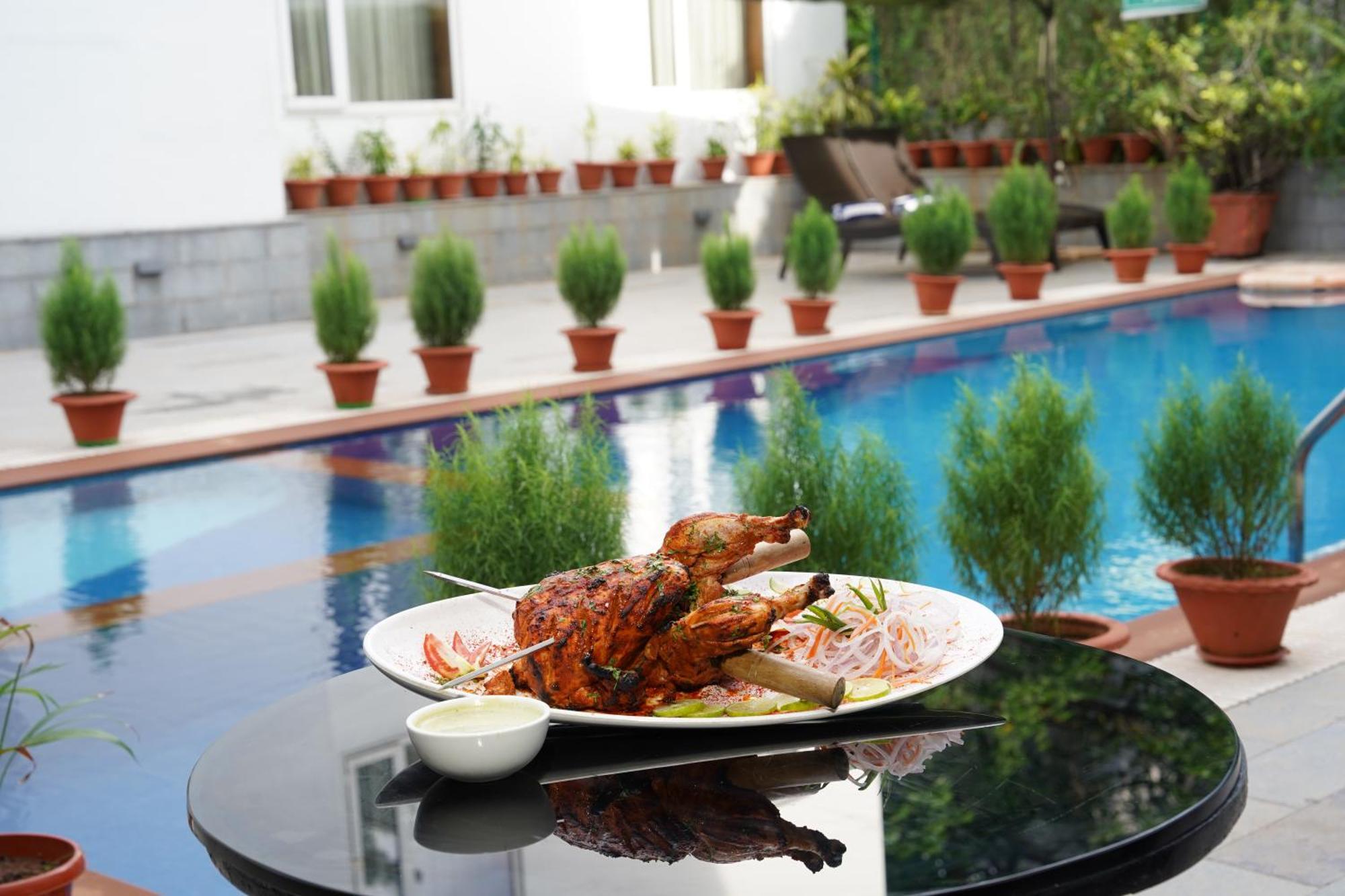 Ira By Orchid Bhubaneswar Hotel Exterior foto