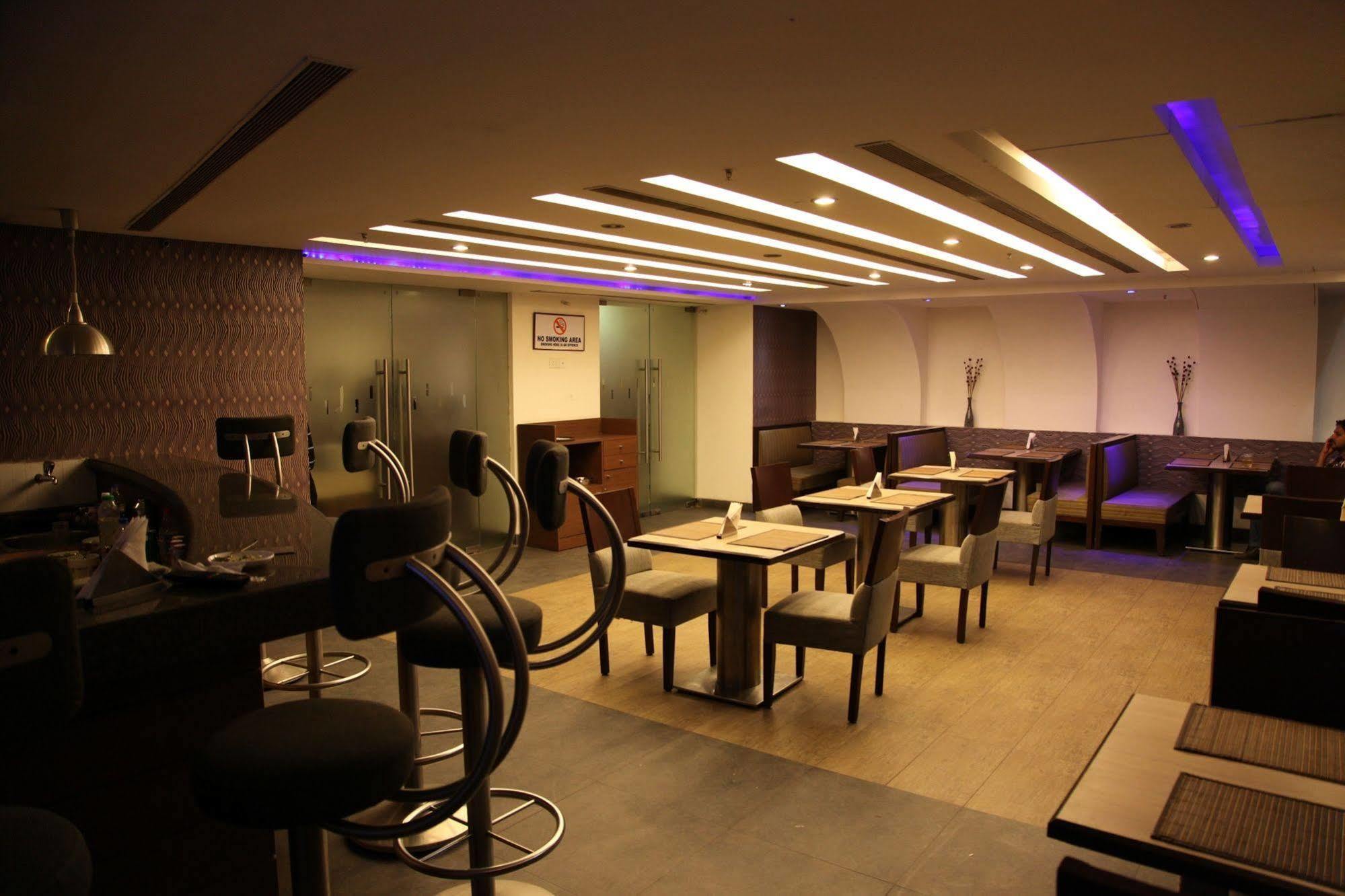 Ira By Orchid Bhubaneswar Hotel Exterior foto